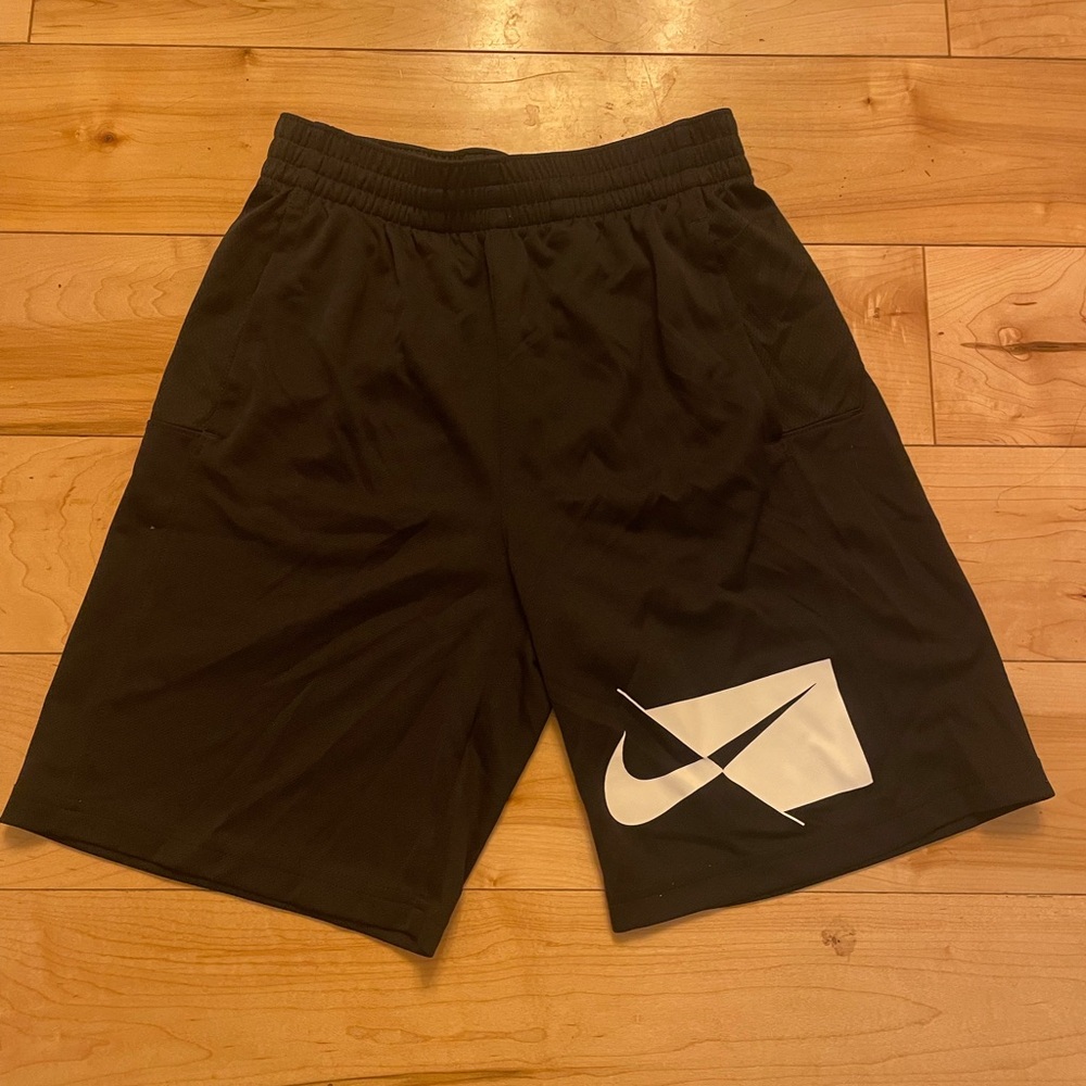 Nike shorts size – Kids small